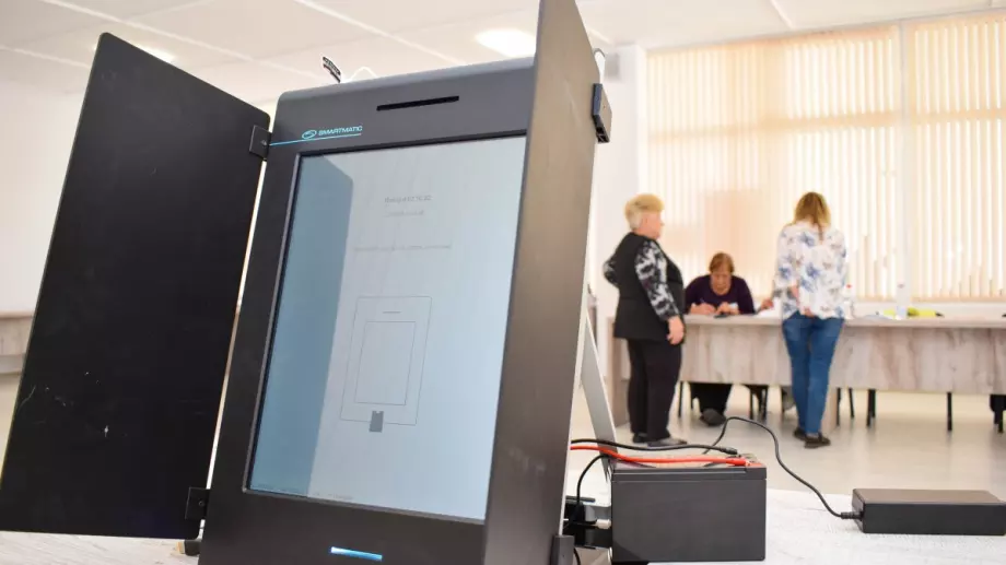 "Не е ясно какво можем да очакваме": Столичната ОИК с предупреждение за протоколите на местния вот