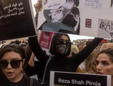 ВИДЕО: Протестите в Иран стигнаха до класните стаи, ученички искат сваляне на режима