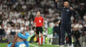 Легендарно: Треньор от Шампионска лига псува на три езика заради закъснение (ВИДЕО)