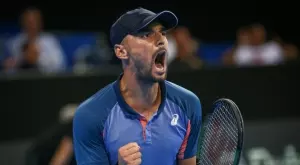Кузманов и Лазаров стартират в основната схема на Sofia Open – ето по кое време ще излязат на корта