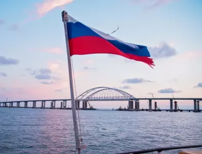 Русия съобщи за 3 жертви след удара по Кримския мост, паника с храните и бензина на полуострова