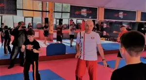 {{ otherArticle[0].article.title }}