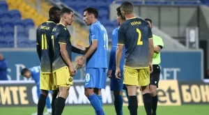 {{ otherArticle[0].article.title }}