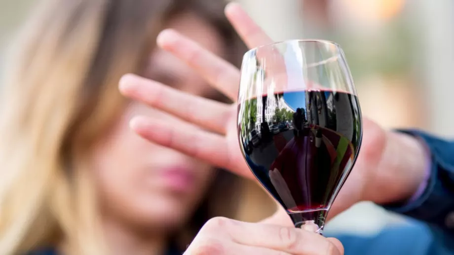 Учени разкриха какво се случва с мозъка след пиене на алкохол