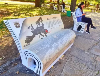 Ивайловград осигури умни пейки книги със стихове на местни творци, Wi-Fi и зарядно