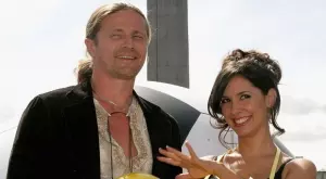 {{ otherArticle[0].article.title }}