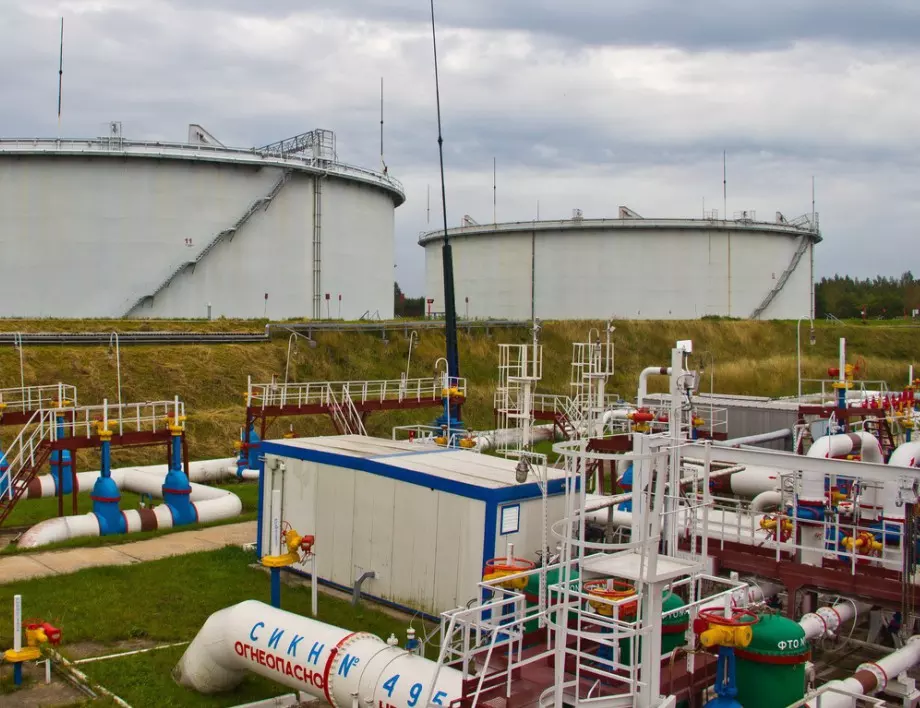 Отстраниха проблема по нефтопровода "Дружба" след открития от Полша теч
