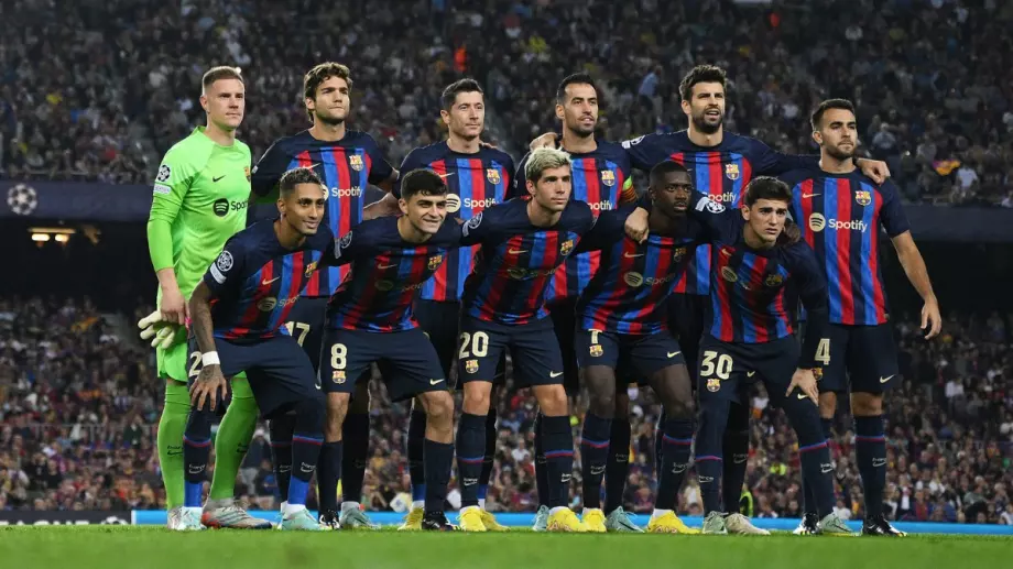 Барселона играе на Ел Класико с логото на Дрейк (СНИМКИ)