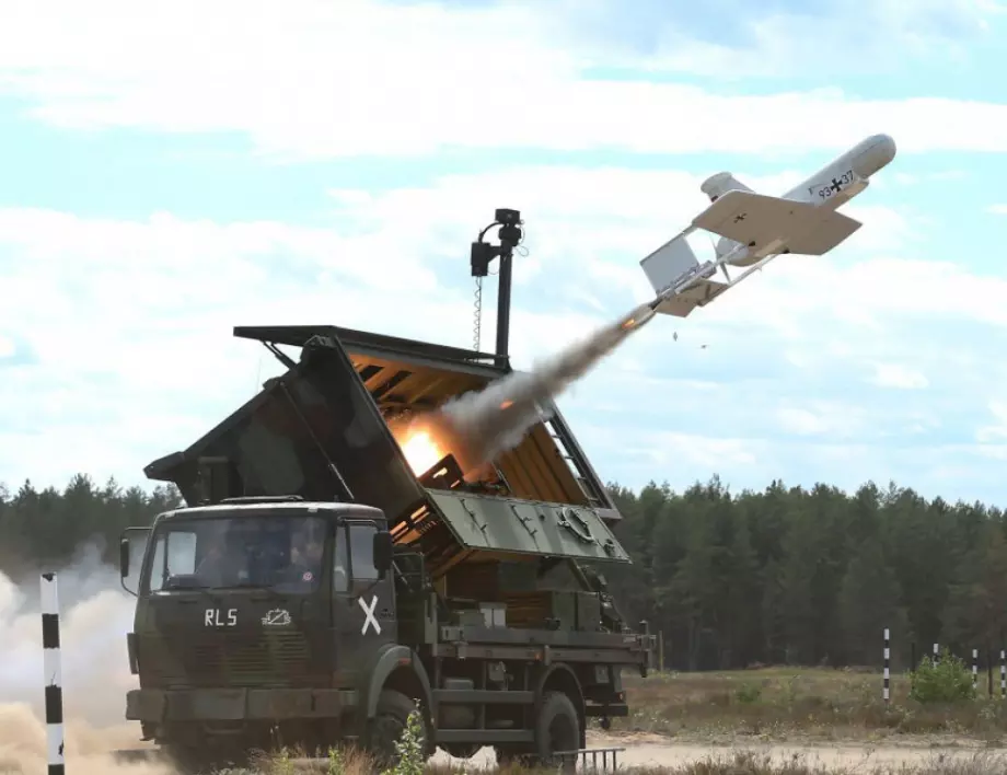 Война на дронове: Огнен стълб в Москва. В Крим е ударена руска база, твърди Украйна (ВИДЕО и СНИМКИ)