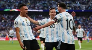 Кои са най-ценните играчи, които носят емблематичния номер 10 в своите отбори?