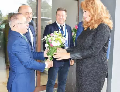 Илияна Йотова и кметът на Сандански откриха международна лекарска конференция