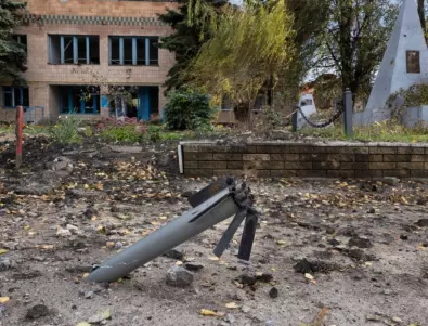Руски ракетен удар в Херсон остави 40 000 души без отопление
