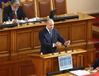 Радев размаха пръст на депутатите: Ако не внесете бюджет, служебният кабинет ще го направи (ВИДЕО)