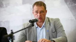 {{ otherArticle[0].article.title }}