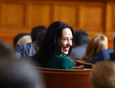 Официално: Парламентът освободи Славена Точева и още петима депутати