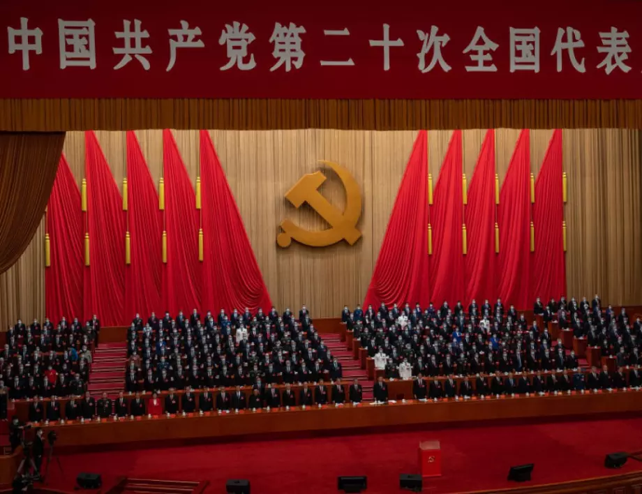 Китай изгони девет военни служители от парламента