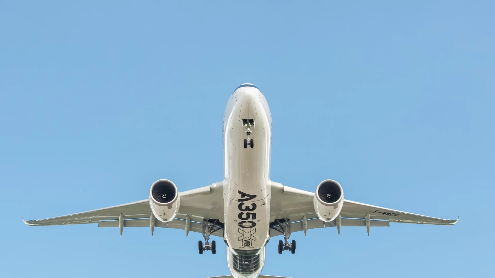 Без документи: Мъж пътува в самолет от Дания към САЩ