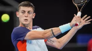 Александър Лазаров стартира успешно в Дубай - пребори тенисист от Топ 100