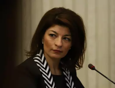 Десислава Атанасова: Не държим първият мандат да се реализира