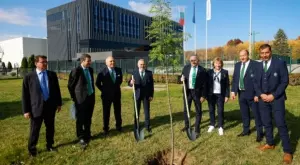 {{ otherArticle[0].article.title }}