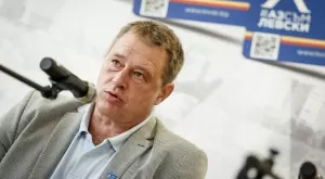 {{ otherArticle[0].article.title }}