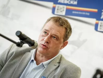 Искри и разногласия между двама шефове на Левски на срещата с феновете