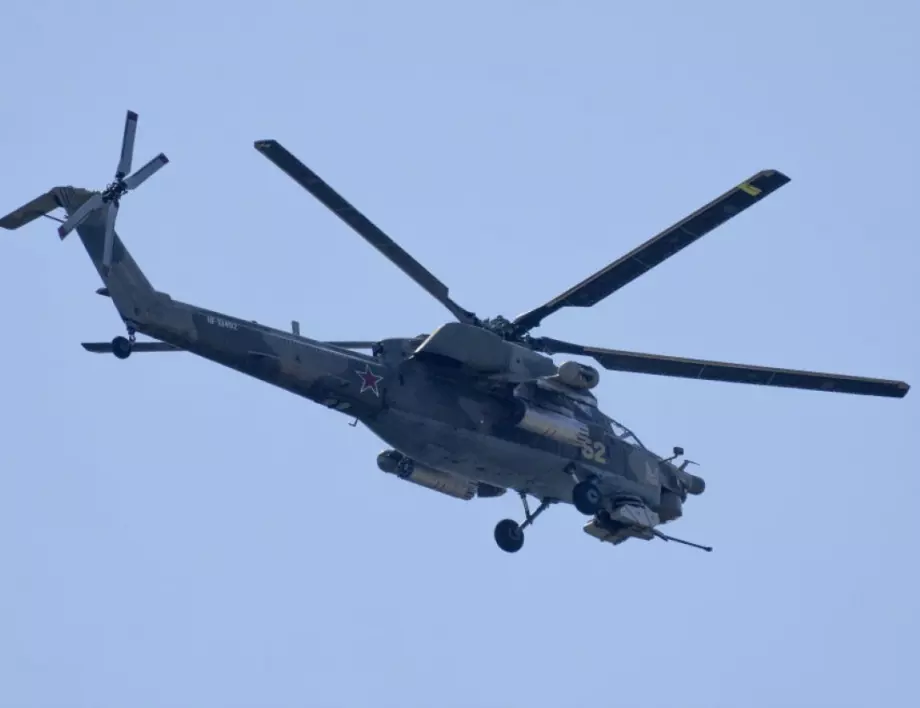 Медицински хеликоптер се разби в Русия, пилотът е загинал (ВИДЕО)