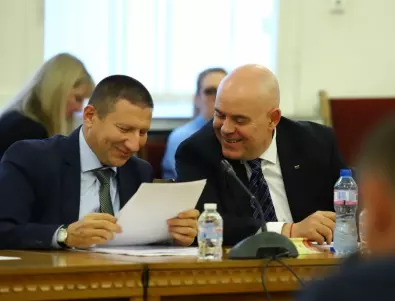 Гешев и Нинова си говориха за райския газ в парламента