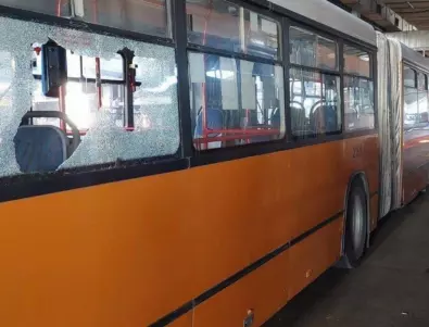 Вандали потрошиха автобуси на столичния градски транспорт в кв. 