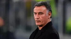 Легенда на Марсилия, НО: Треньорът на ПСЖ Кристоф Галтие скочи на бой разпалено срещу фен (ВИДЕО)