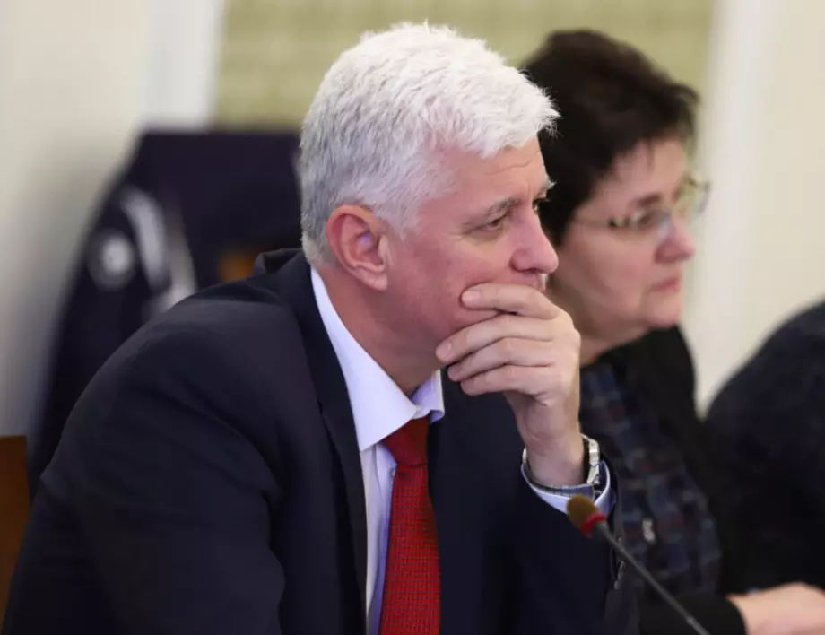 Стоянов: Няма как в момента да дадем тежко въоръжение на Киев