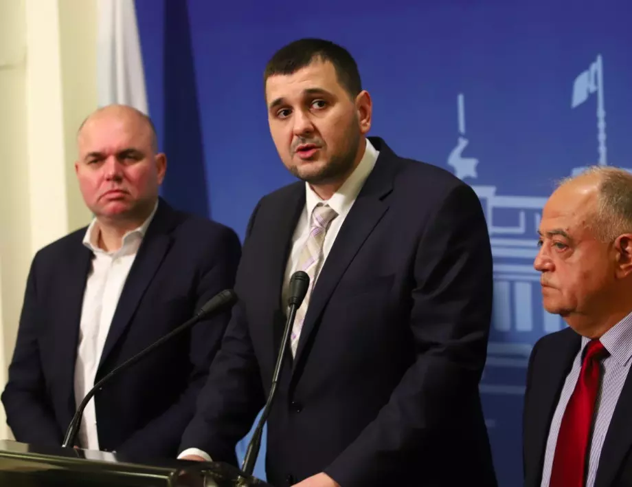 "Демократична България" пита енергийния министър защо крие авария в "Цанков камък" (ВИДЕО)