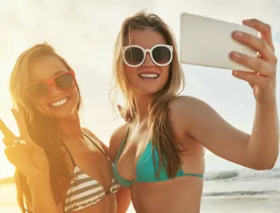 Отивате на плаж? Ето как да защитите телефона си от пясъка