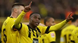 Борусия Дортмунд се развихри за полувреме и отнесе Бохум, 17-годишен стана герой
