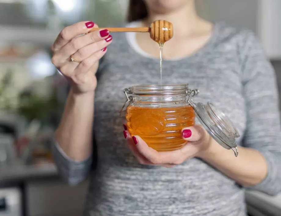 Яжте тази подправка с мед на гладно и вижте какво ще се случи с тялото ви след 1 седмица