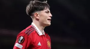 Легендата на Манчестър Юнайтед Анди Коул постави Гарначо пред Антони в отбора