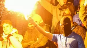 Дете бе прибрано в линейка: Пострада от сигнална ракета на Левски - ЦСКА (ВИДЕО)