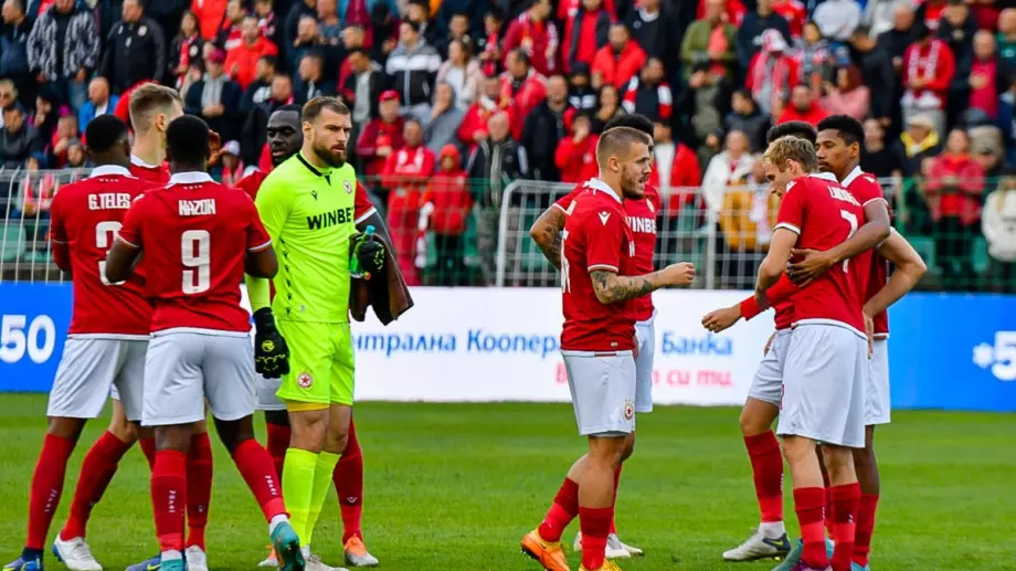Двама играчи на ЦСКА наказани за мача срещу Гигант Съединение