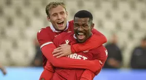 {{ otherArticle[0].article.title }}