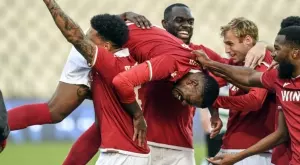 {{ otherArticle[0].article.title }}