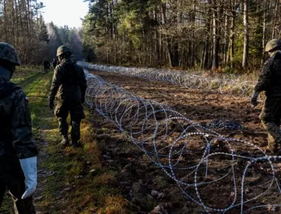 Полша монтира бариери срещу танкове по границите си с Русия и Беларус