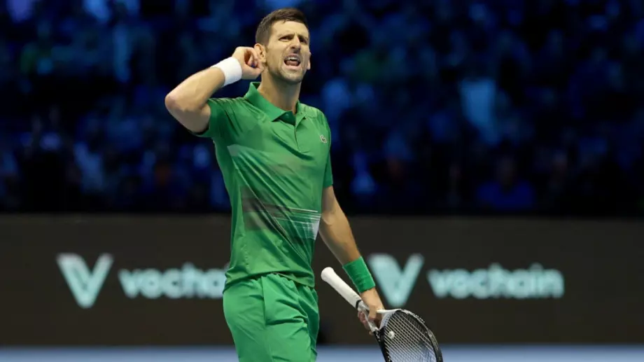 Мускули, гъвкавост, финес: как Джокович надделя над Циципас на финалния ATP турнир (ВИДЕО)
