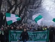Грозна изцепка: Фенове на Берое нахлуха на пистата, човек на Белия пострада (ВИДЕО)