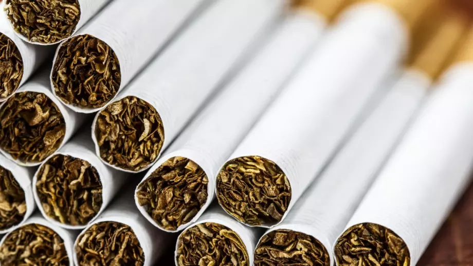 Канада поставя предупредителни надписи срещу пушенето върху всяка цигара