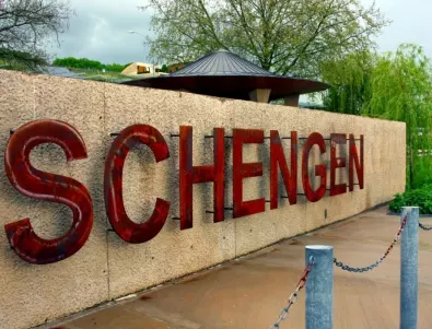 Журналист: Сложихме крак на вратата за Шенген, но все още сме в зоната на танца