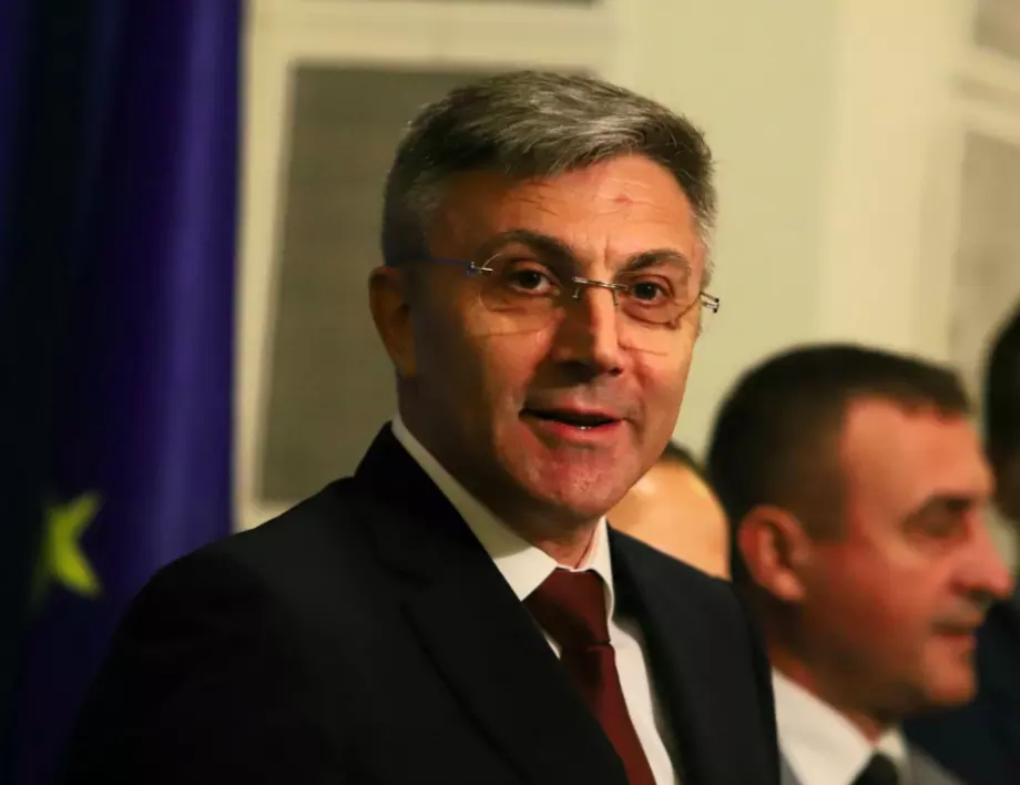 ДПС обяви, че ще подкрепи кабинета "Габровски"