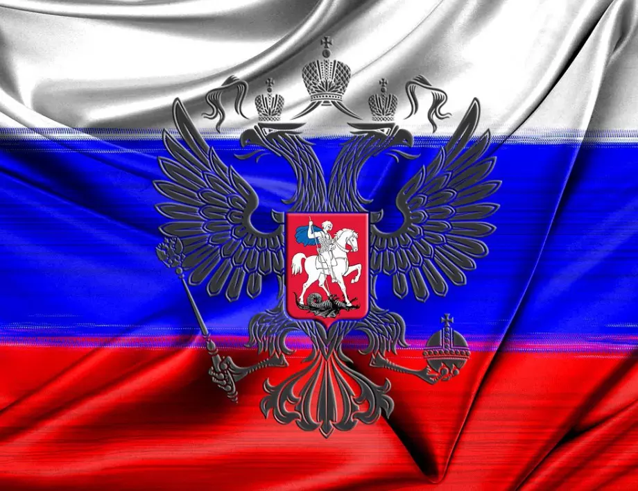 В Херсон руският флаг служи като изтривалка пред входа на банкови клонове (СНИМКА)