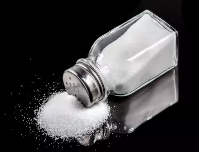 Лекар посочи 4-те признака, че ядете твърде много сол