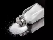 Защо се посипва сол пред входната врата