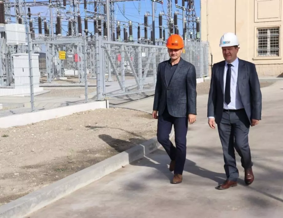 Енергийният министър инспектира реконструкцията на една от най-старите подстанции край Девня